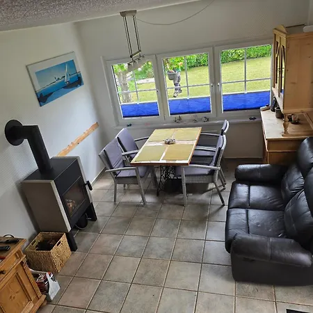 Behagliches Mit Garten Und Terrasse בית נופש