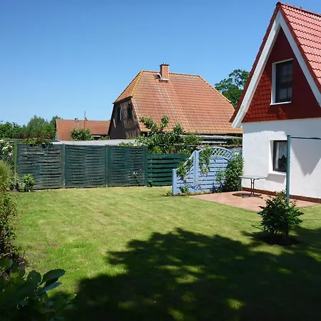 Behagliches Mit Garten Und Terrasse רריק