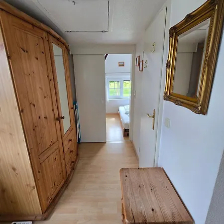 Behagliches Mit Garten Und Terrasse